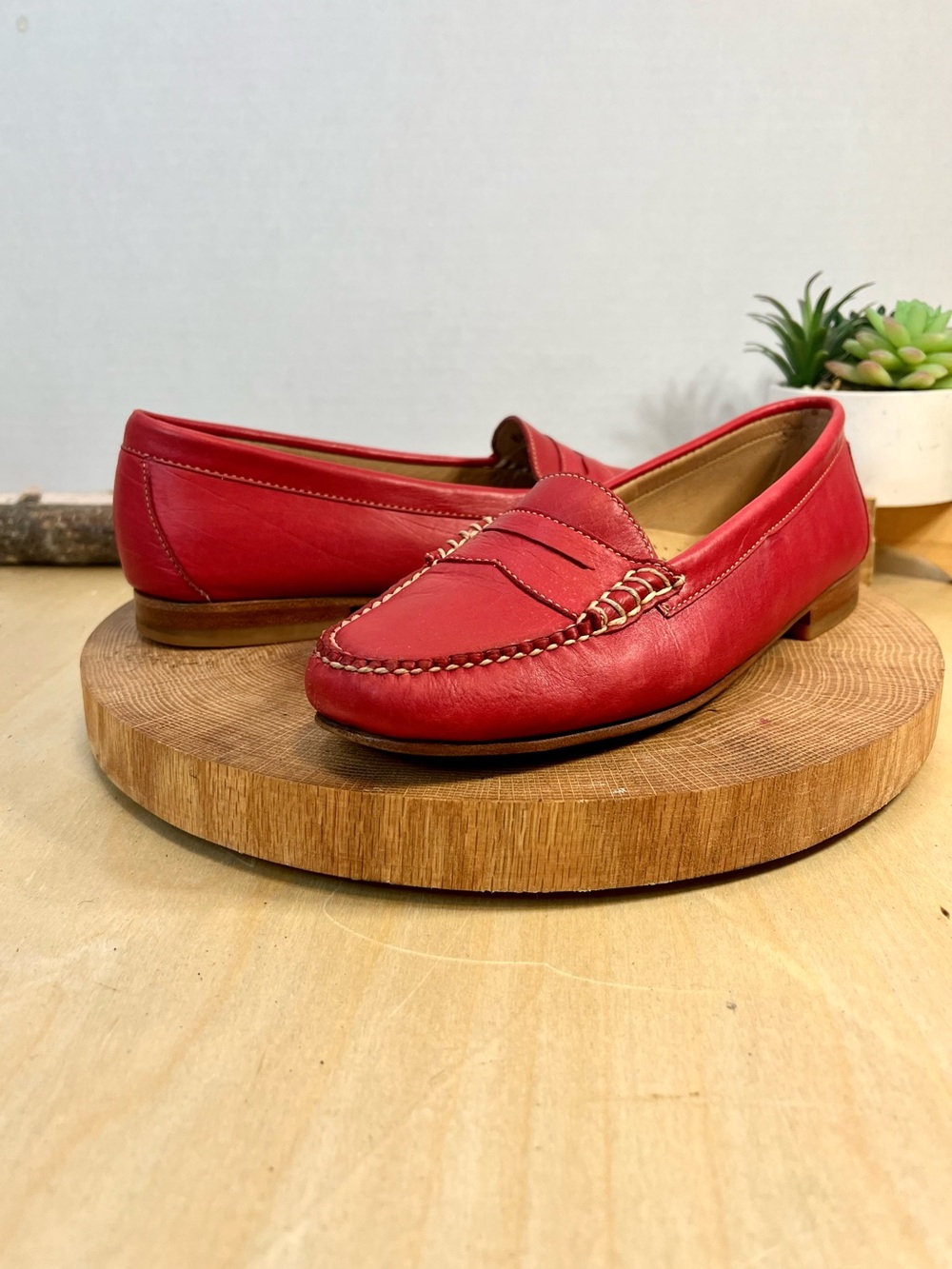 Vintage G.H. Bass & Co. Weejuns Viviana Red Leather Penny Loafers Size 8.5M